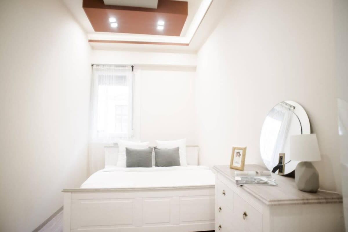 New Luxury Apartment In The Center With A/C Budapest Exterior photo