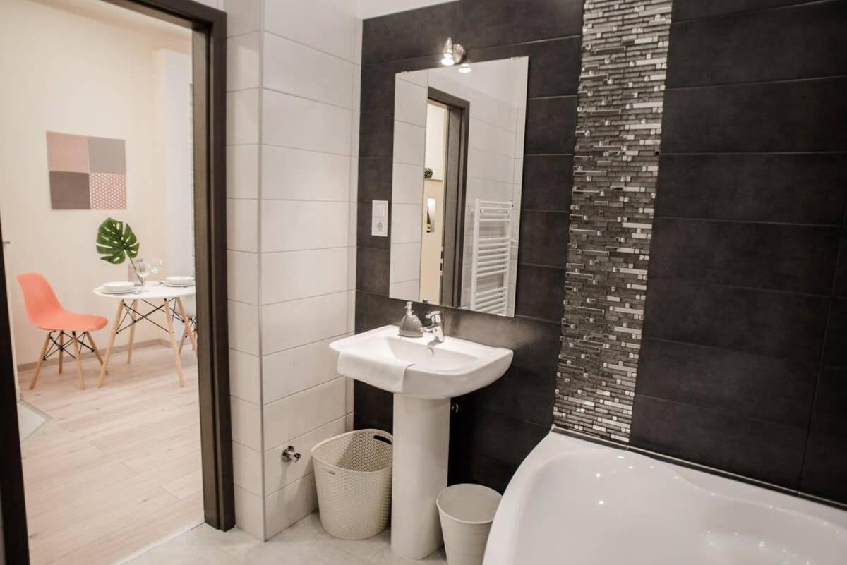 New Luxury Apartment In The Center With A/C Budapest Exterior photo